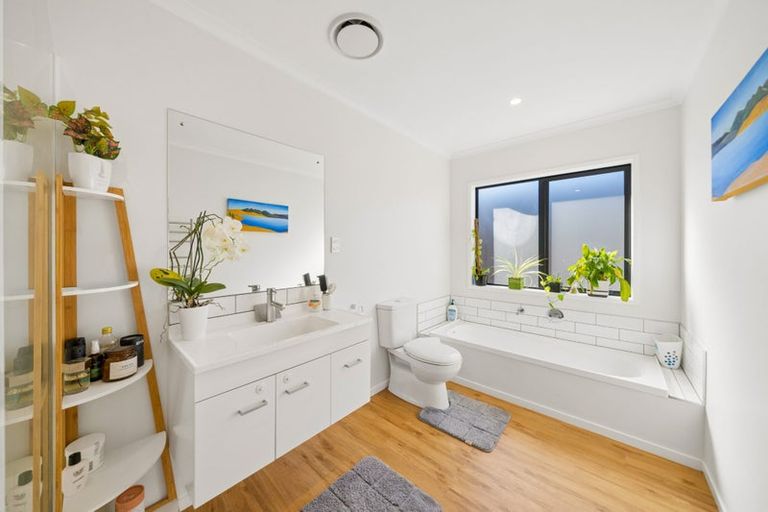Photo of property in 17 Te Kaeaea Crescent, Wallaceville, Upper Hutt, 5018
