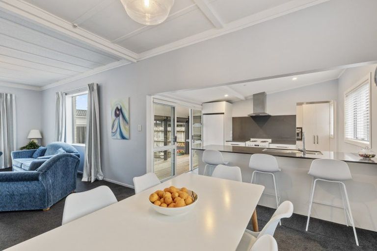 Photo of property in 27 Tukapa Street, Westown, New Plymouth, 4310