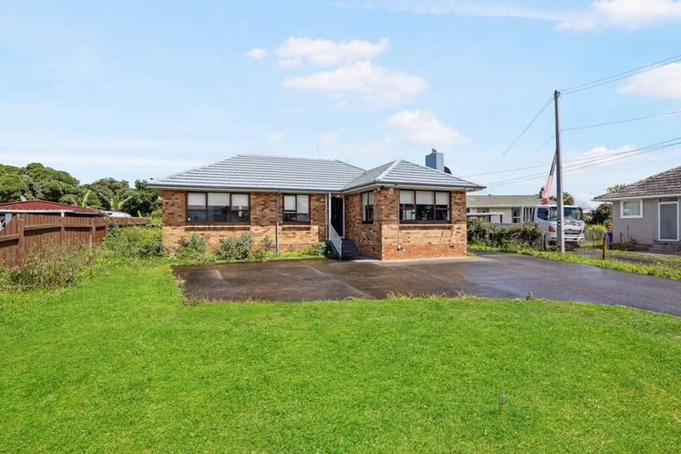 Photo of property in 13 Geoffrey Place, Mangere East, Auckland, 2024