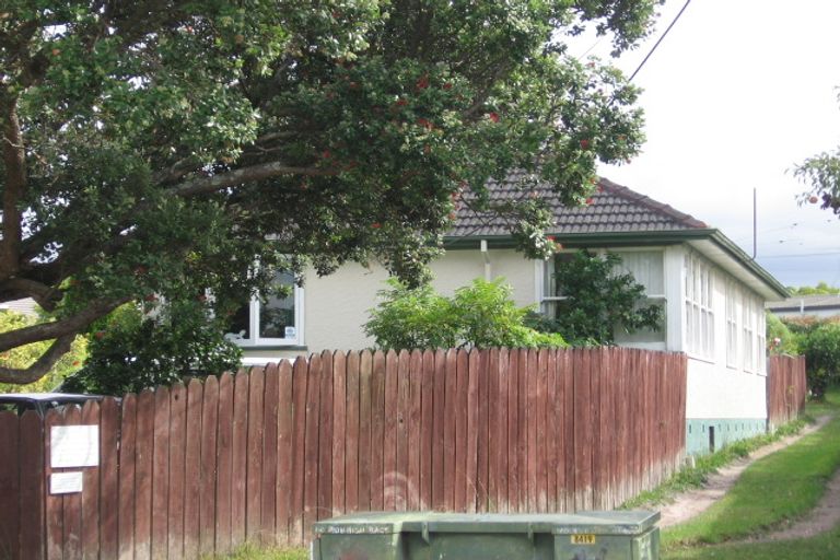 Photo of property in 5 Hill Crescent, New Lynn, Auckland, 0600