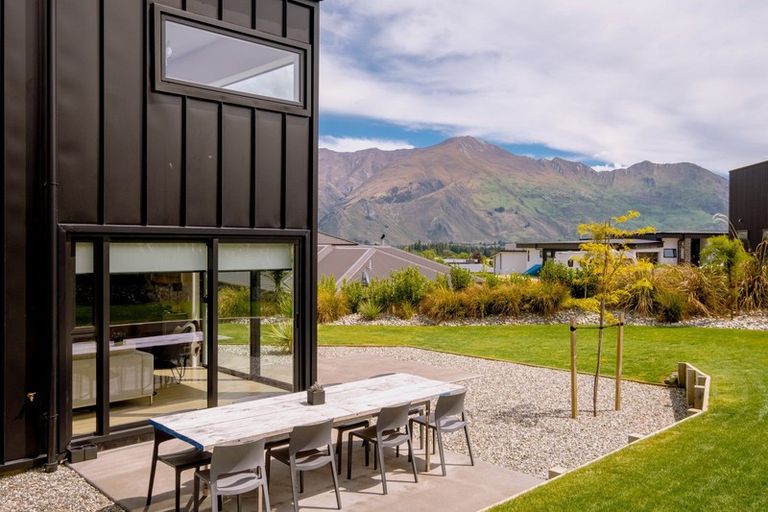 Photo of property in 19 Kirimoko Crescent, Wanaka, 9305