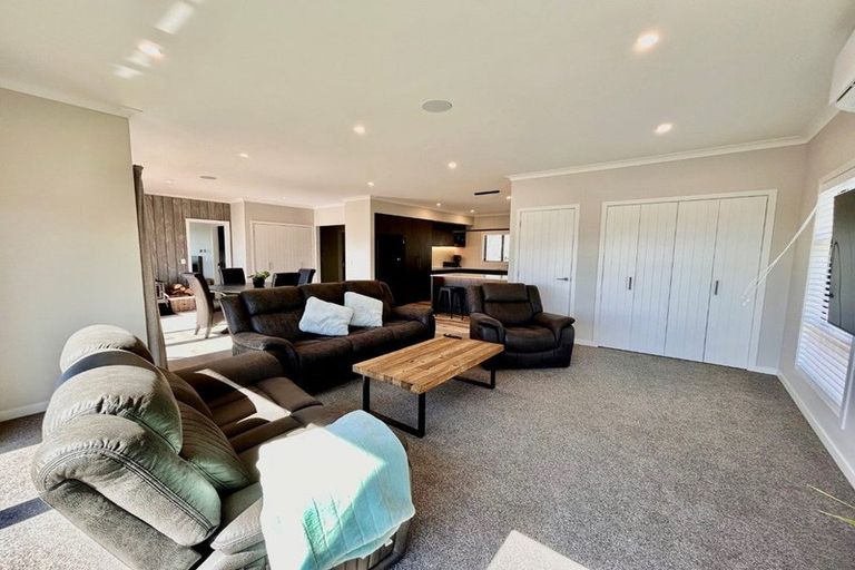 Photo of property in 93 Oak Road, Poraiti, Napier, 4112