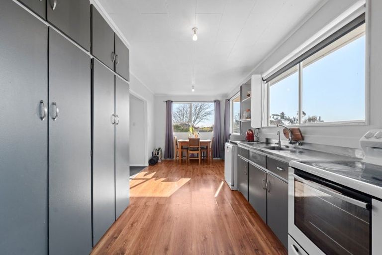 Photo of property in 3 Airedale Place, Waitara, 4320