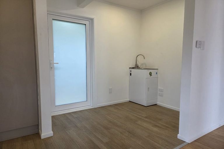 Photo of property in 21 Linwood Avenue, Forrest Hill, Auckland, 0620