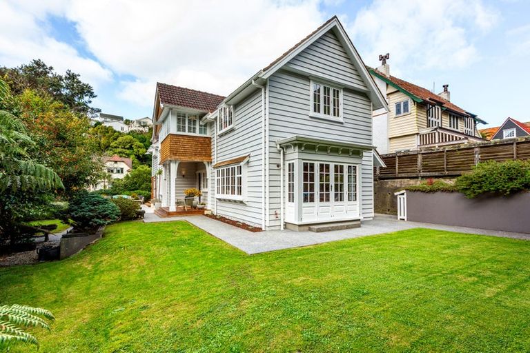 Photo of property in 2 Glen Road, Kelburn, Wellington, 6012