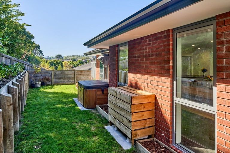 Photo of property in 32 Mooring Close, Whitby, Porirua, 5024