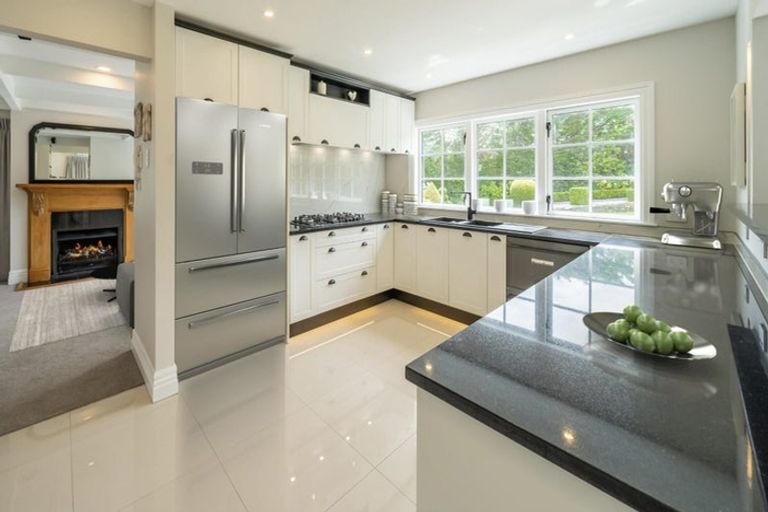 Photo of property in 29 Padnell Crescent, Paparangi, Wellington, 6037