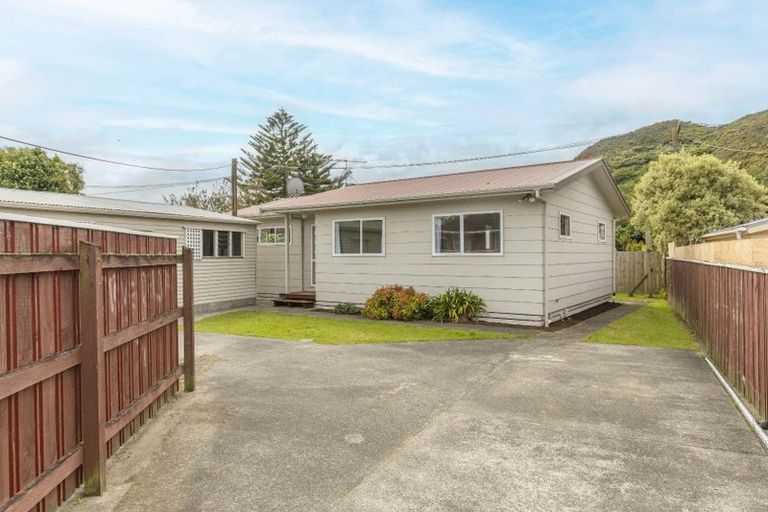Photo of property in 2/108 Hewer Crescent, Naenae, Lower Hutt, 5011