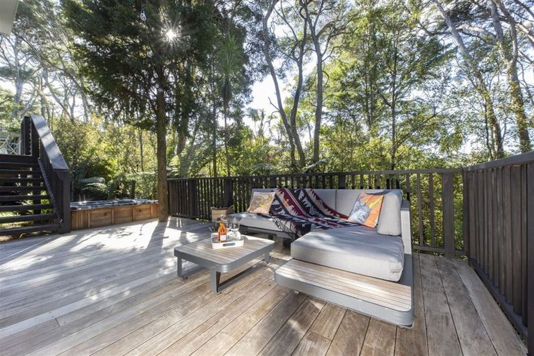 Photo of property in 196a Old Titirangi Road, Titirangi, Auckland, 0604