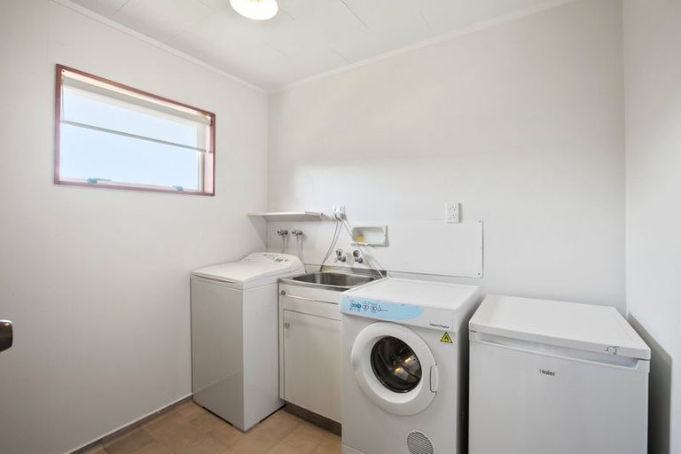 Photo of property in 68 Manu Crescent, Upper Vogeltown, New Plymouth, 4310