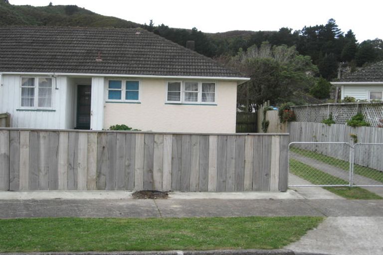 Photo of property in 86-88 Hewer Crescent, Naenae, Lower Hutt, 5011