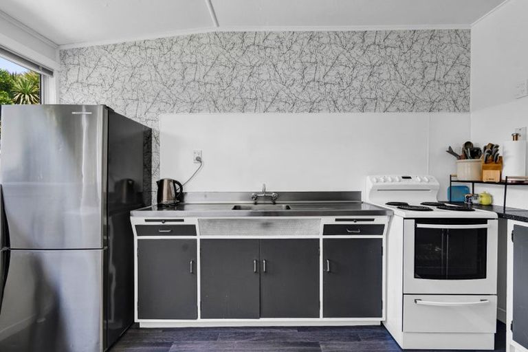 Photo of property in 3 Tukapa Street, Westown, New Plymouth, 4310