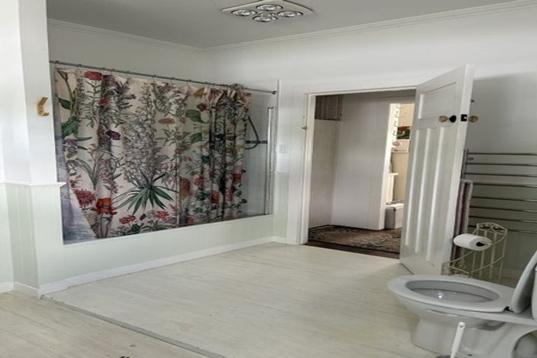 Photo of property in 47 Roland Road, Greenhithe, Auckland, 0632