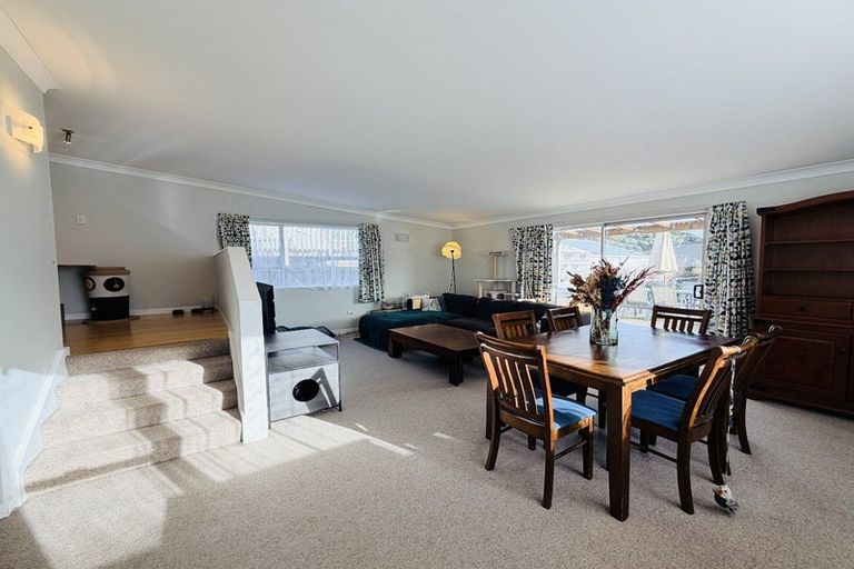 Photo of property in 8 Kaitawa Crescent, Paraparaumu, 5032