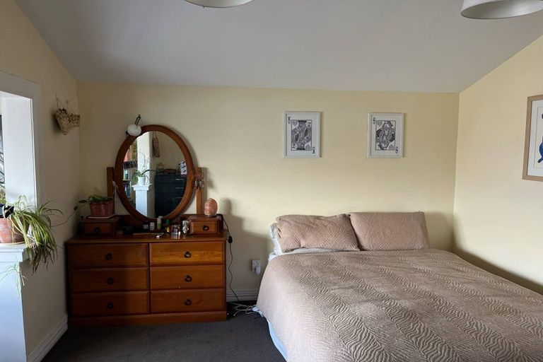 Photo of property in 80 Queens Drive, Lyall Bay, Wellington, 6022