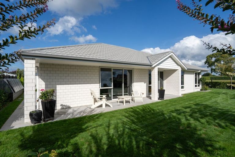 Photo of property in 44 Rose Leigh Drive, Cambridge, 3434