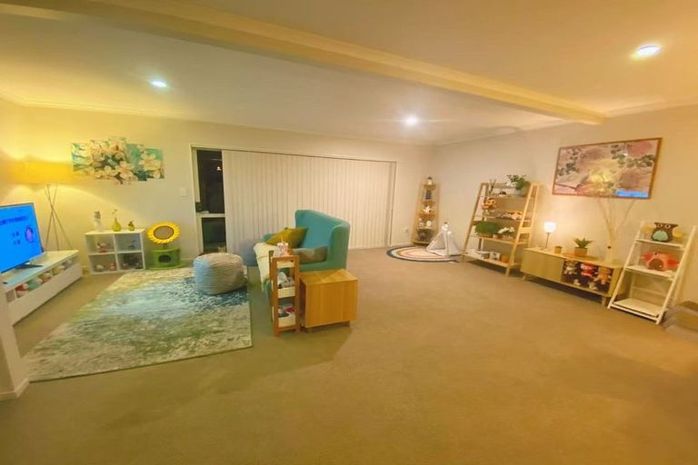 Photo of property in 2/27 Lucienne Drive, Ranui, Auckland, 0612