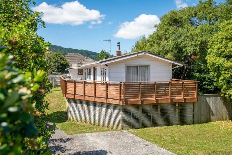 Photo of property in 13 Thurleigh Grove, Karori, Wellington, 6012