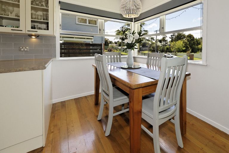 Photo of property in 45 Stottholm Road, Titirangi, Auckland, 0604