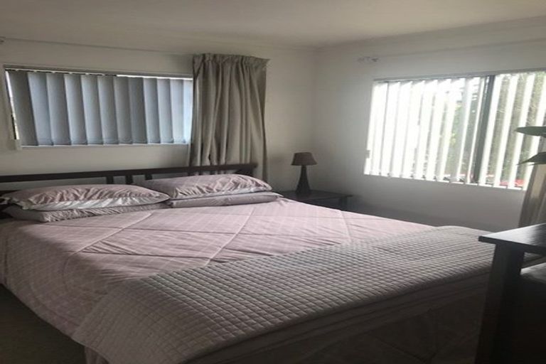 Photo of property in 7 Frosses Place, Massey, Auckland, 0614