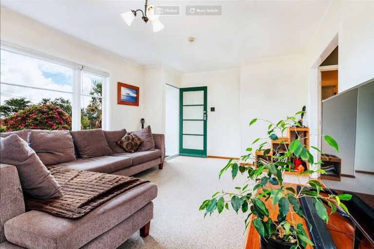 Photo of property in 9 Paton Avenue, Te Atatu South, Auckland, 0610