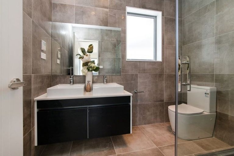 Photo of property in 1 Fred White Drive, Kumeu, 0810