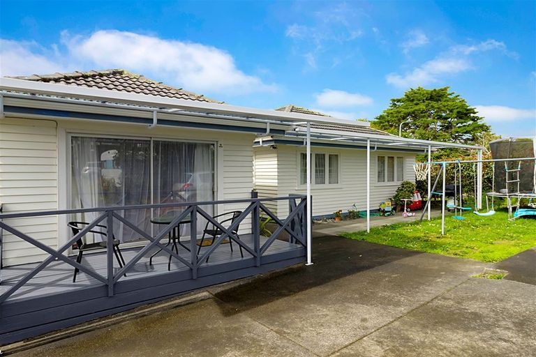 Photo of property in 82 Lincoln Park Avenue, Massey, Auckland, 0614