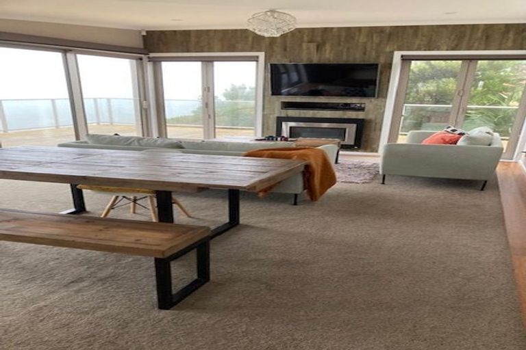 Photo of property in 6b Sunhaven Drive, Newlands, Wellington, 6037