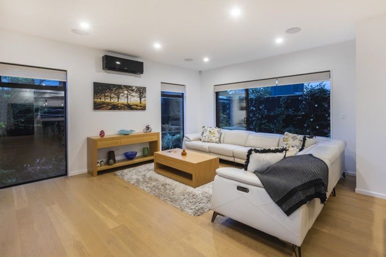 Photo of property in 21 Aikmans Road, Merivale, Christchurch, 8014