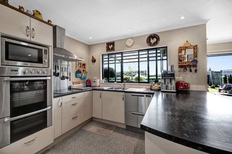Photo of property in 325a Awai Road, Tarurutangi, New Plymouth, 4372