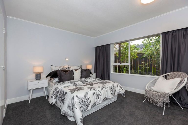 Photo of property in 21 Rewarewa Crescent, Waikanae, 5036