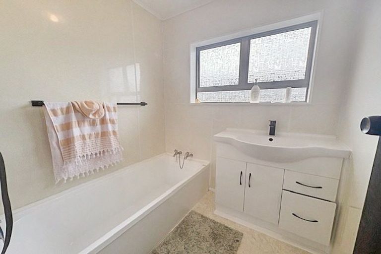 Photo of property in 43 Normanby Street, Woodville, 4920