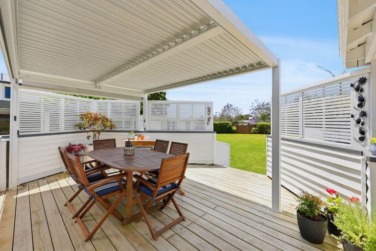 Photo of property in 6 Vela Place, Clarks Beach, 2122