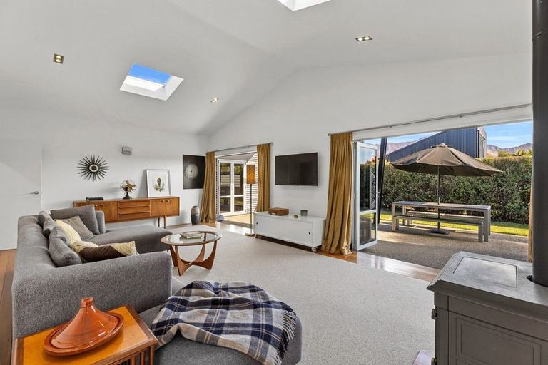 Photo of property in 16 Allenby Place, Wanaka, 9305
