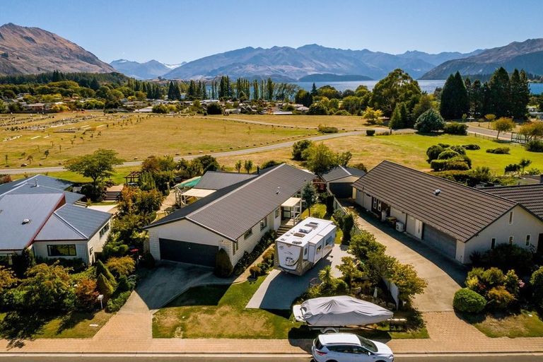 Photo of property in 8 Meadowstone Drive, Wanaka, 9305