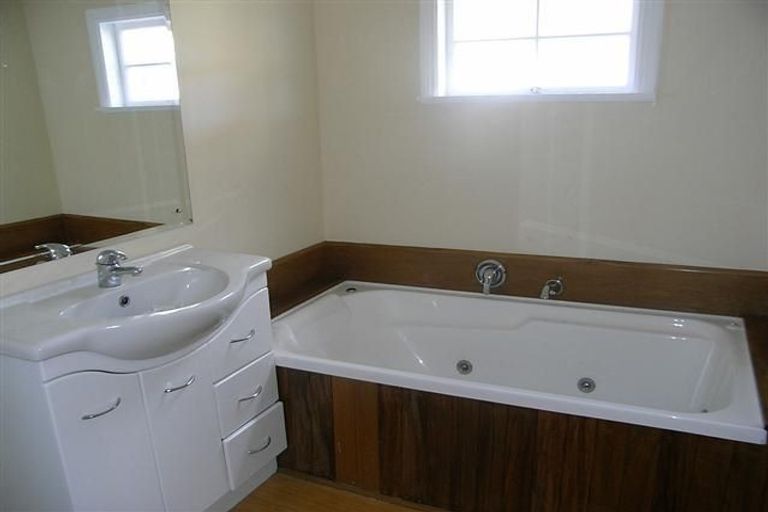 Photo of property in 24 Mudgeways Road, Massey, Auckland, 0614