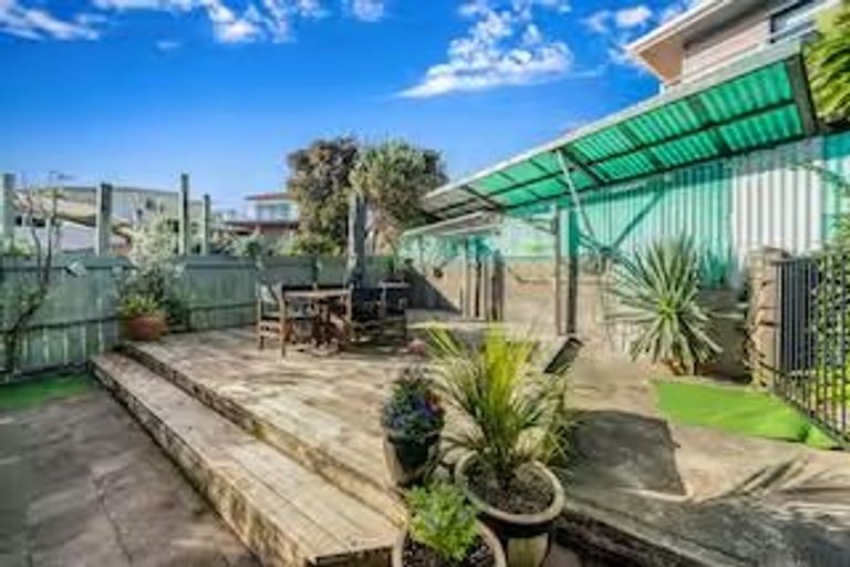 Photo of property in 8 Marine Parade, Paraparaumu Beach, Paraparaumu, 5032