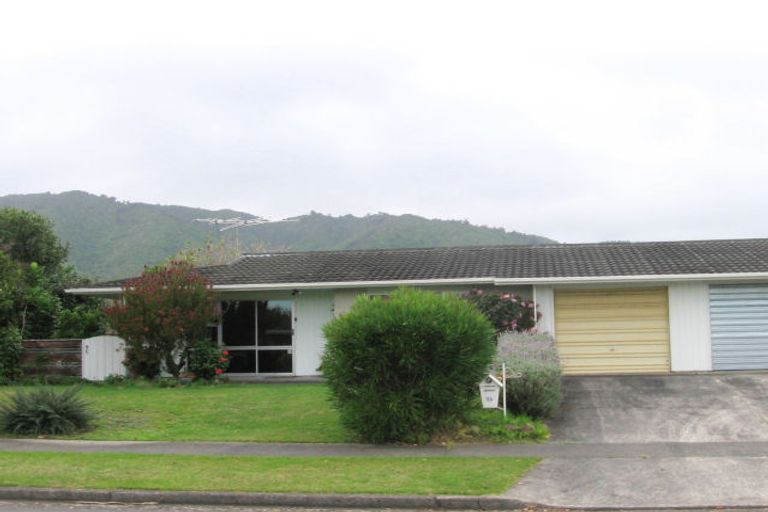 Photo of property in 1 Kanawa Street, Waikanae, 5036