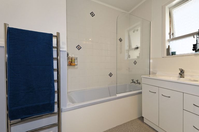 Photo of property in 45 Stottholm Road, Titirangi, Auckland, 0604