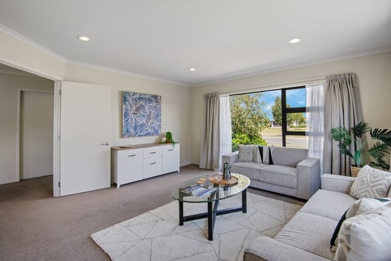 Photo of property in 37 Faringdon Boulevard, Rolleston, 7615