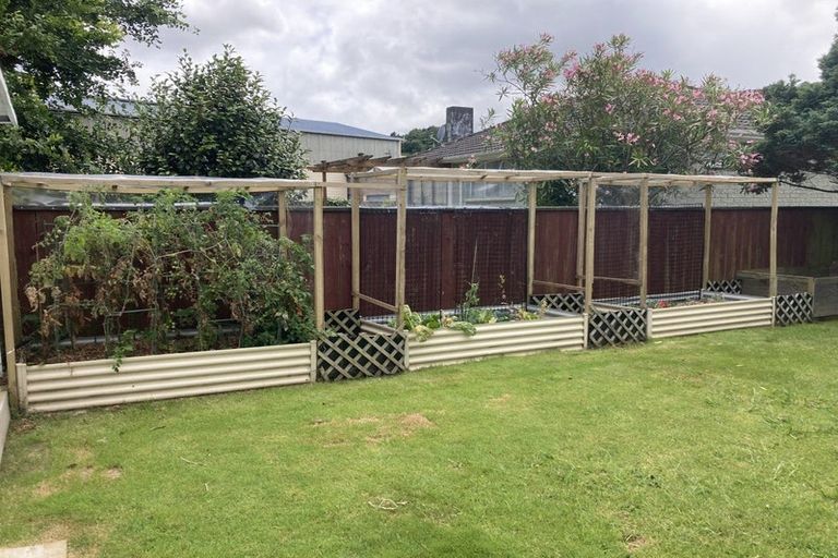 Photo of property in 17a Heather Grove, Fairfield, Lower Hutt, 5011