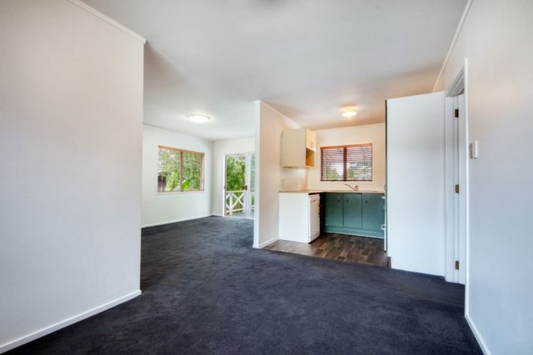 Photo of property in 8 Oakhaven Place, Ranui, Auckland, 0612