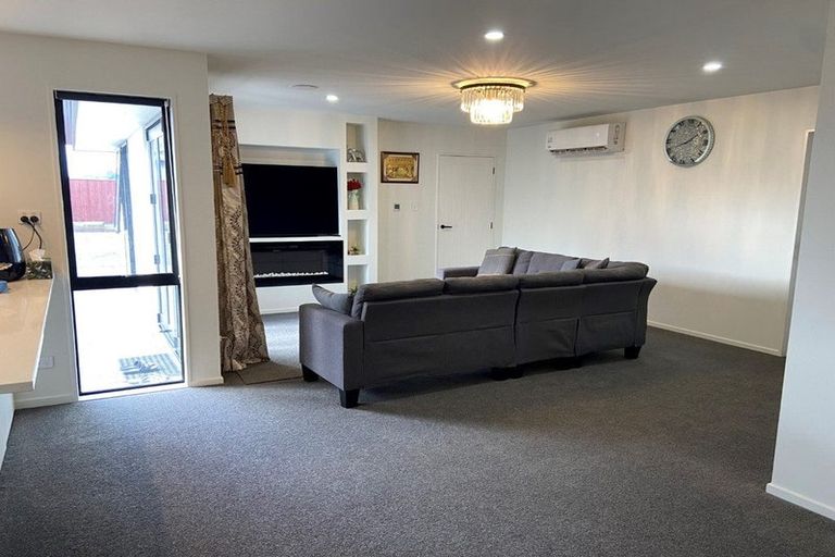 Photo of property in 6 Crosado Place, Rolleston, 7614