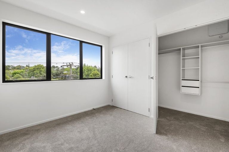 Photo of property in 94 Godley Road, Green Bay, Auckland, 0604