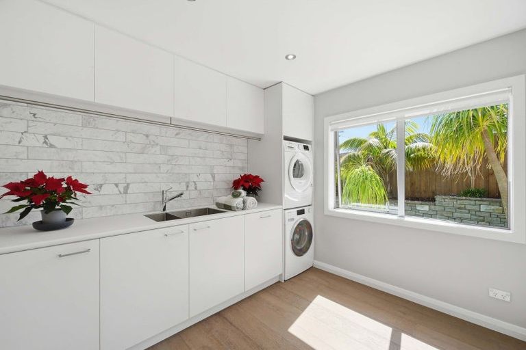 Photo of property in 31 Beechwood Road, Rothesay Bay, Auckland, 0630