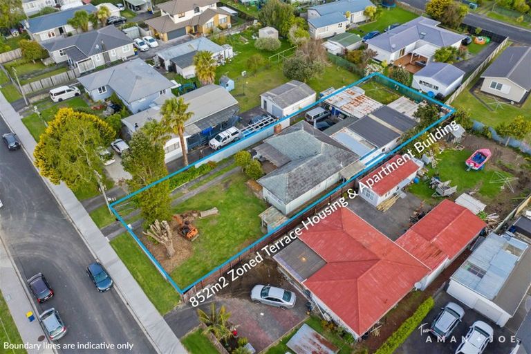 Photo of property in 9 Enderby Drive, Te Atatu Peninsula, Auckland, 0610