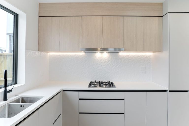 Photo of property in 10 Taiororua Avenue, Massey, Auckland, 0614