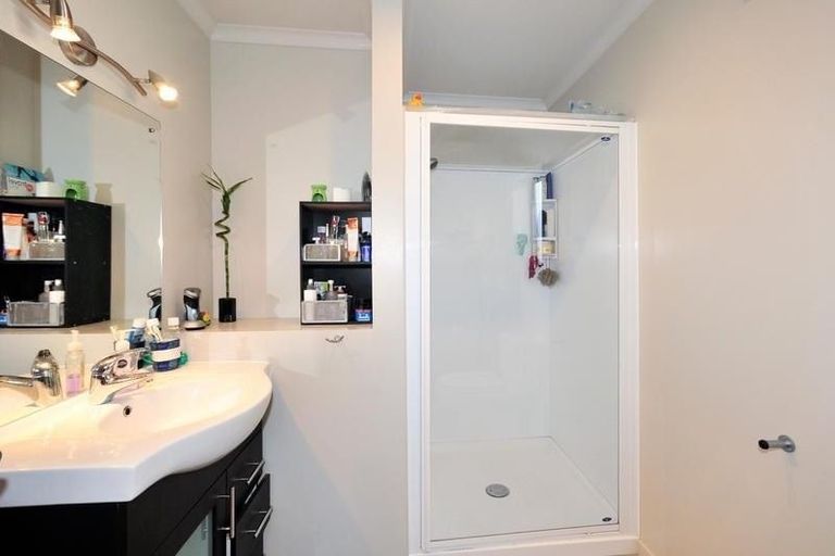 Photo of property in 47b Lyndfield Lane, Newlands, Wellington, 6037