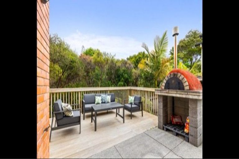 Photo of property in 46 Newbury Place, Schnapper Rock, Auckland, 0632