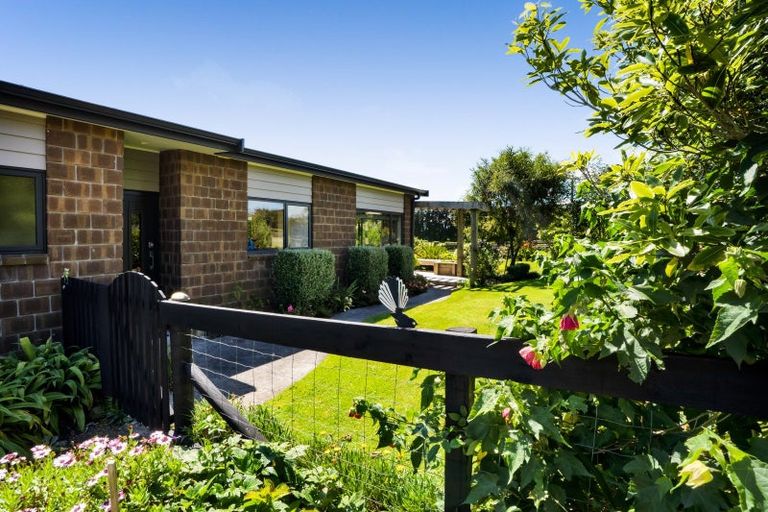 Photo of property in 88 Te Arei Road East, Lepperton, New Plymouth, 4373